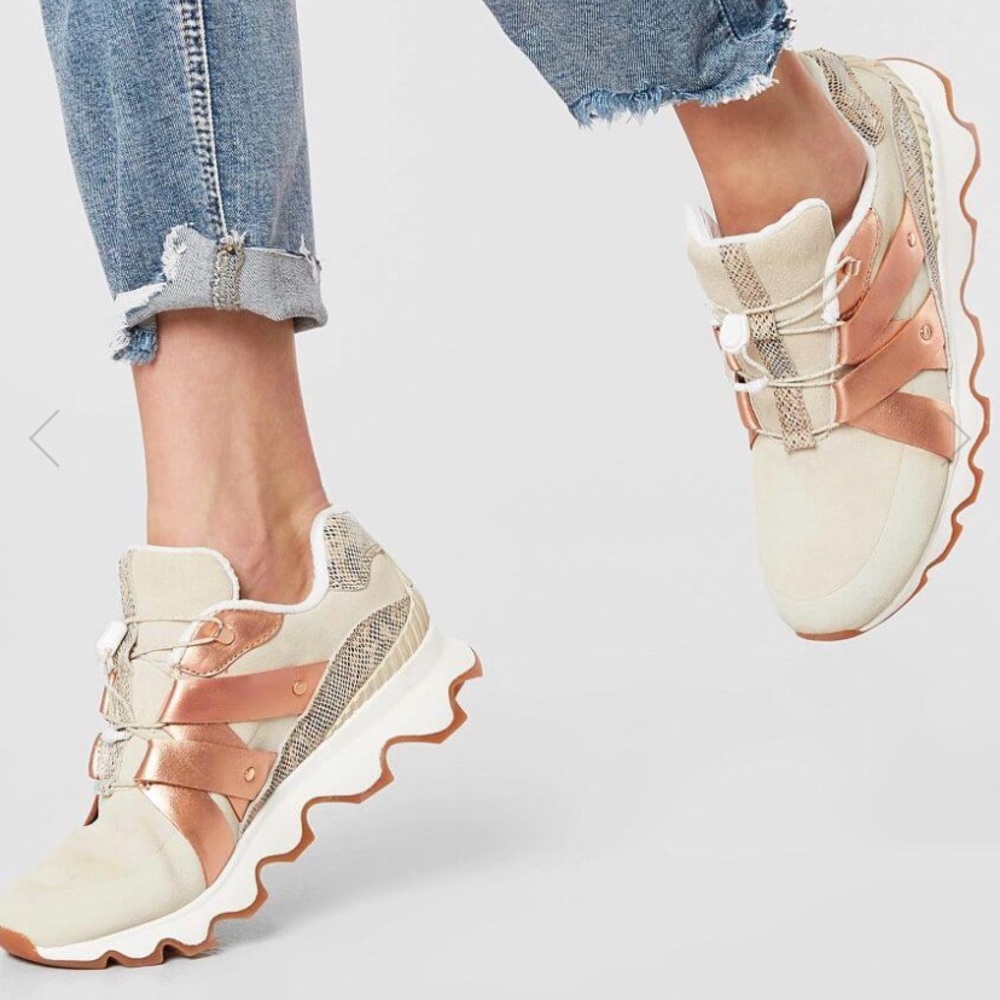 Sorel Kinetic Speed Shoe in Rose gold Sz 9